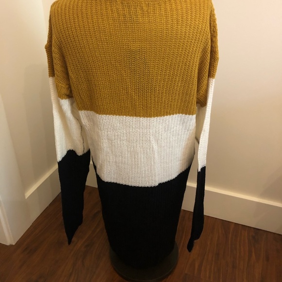 Color Block Sweater - Picture 5 of 6